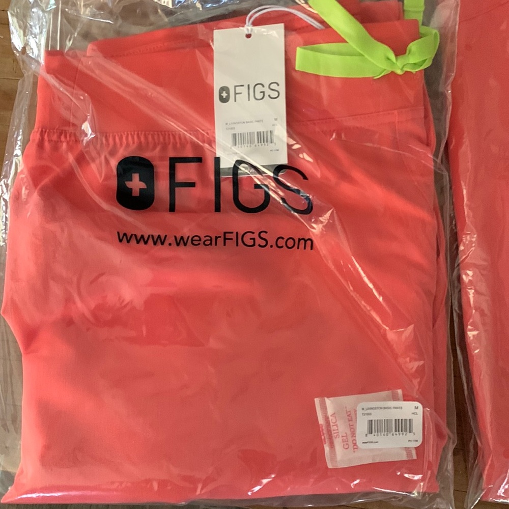 Figs scrub bottoms, hot coral color, size medium, Livingston basic scrub bottoms